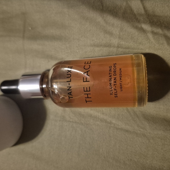 NIB Tan-Luxe's The Face 30ml light/medium illuminating self tan drops - Picture 13 of 16